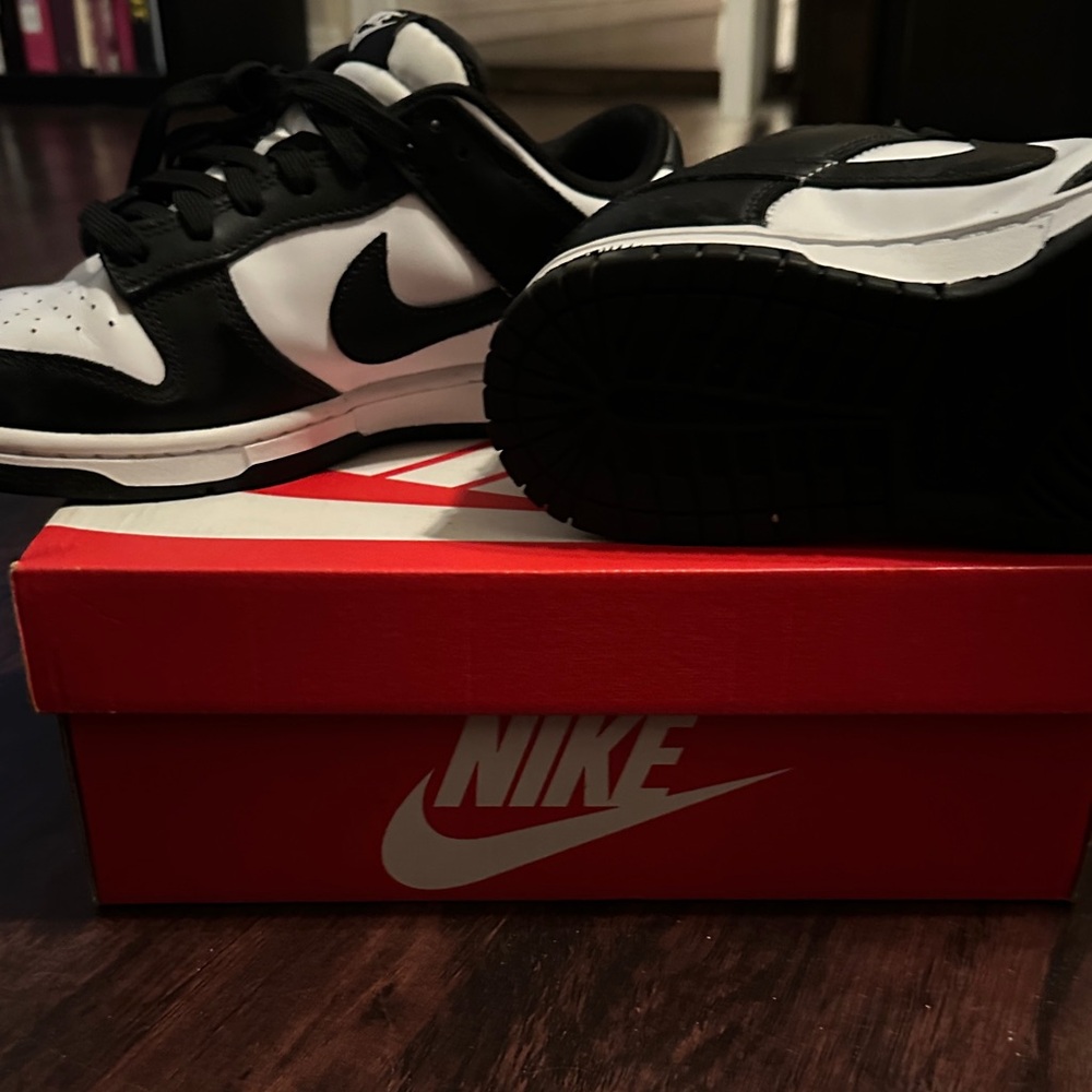 Men’s 8.5/Women’s 10/ Kids 7Y Nike Low Dunk Pandas Black and White Nike Sneakers